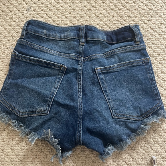 H&M denim shorts - Picture 2 of 3